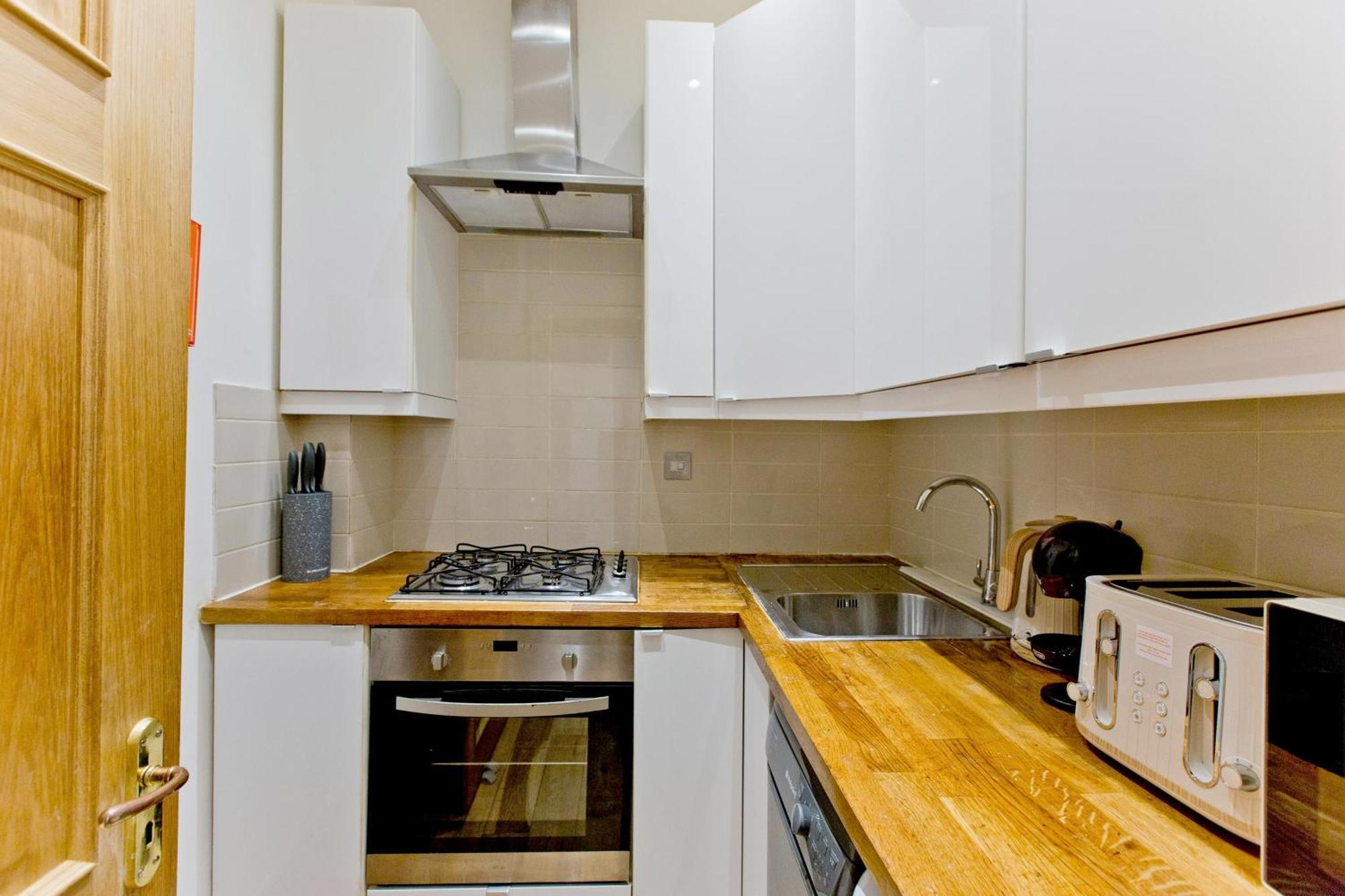 Imperial Earls Court Apartments Лондон Экстерьер фото