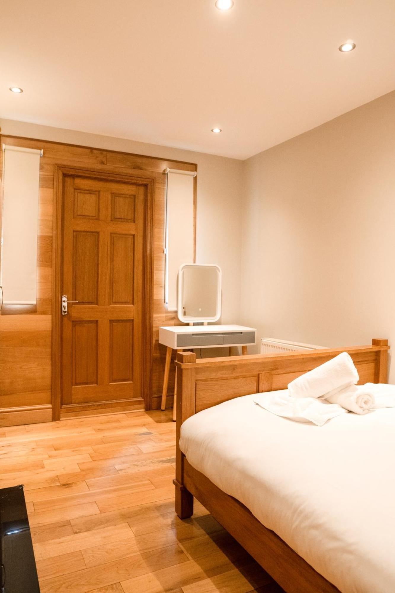 Imperial Earls Court Apartments Лондон Экстерьер фото