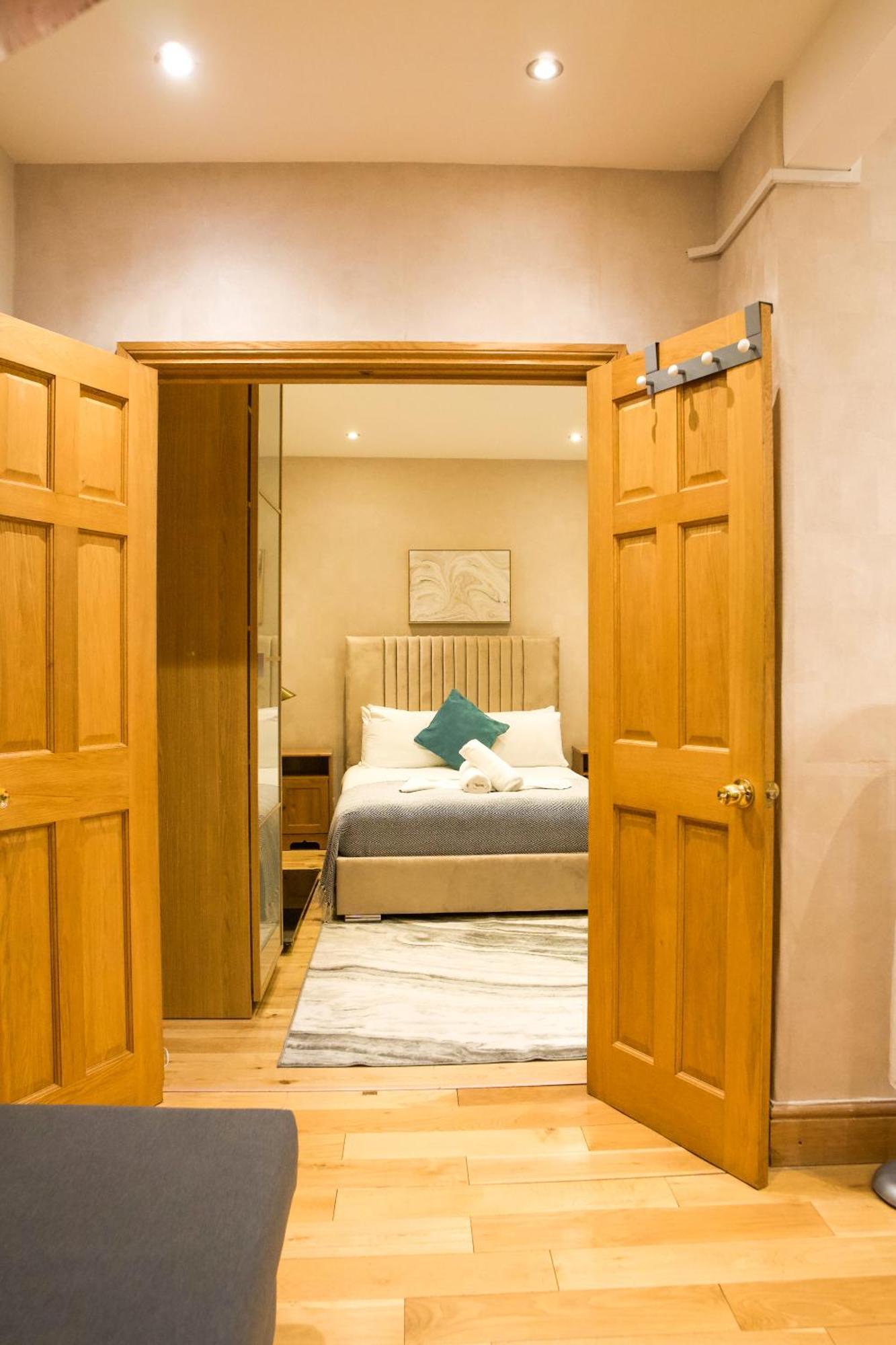 Imperial Earls Court Apartments Лондон Экстерьер фото