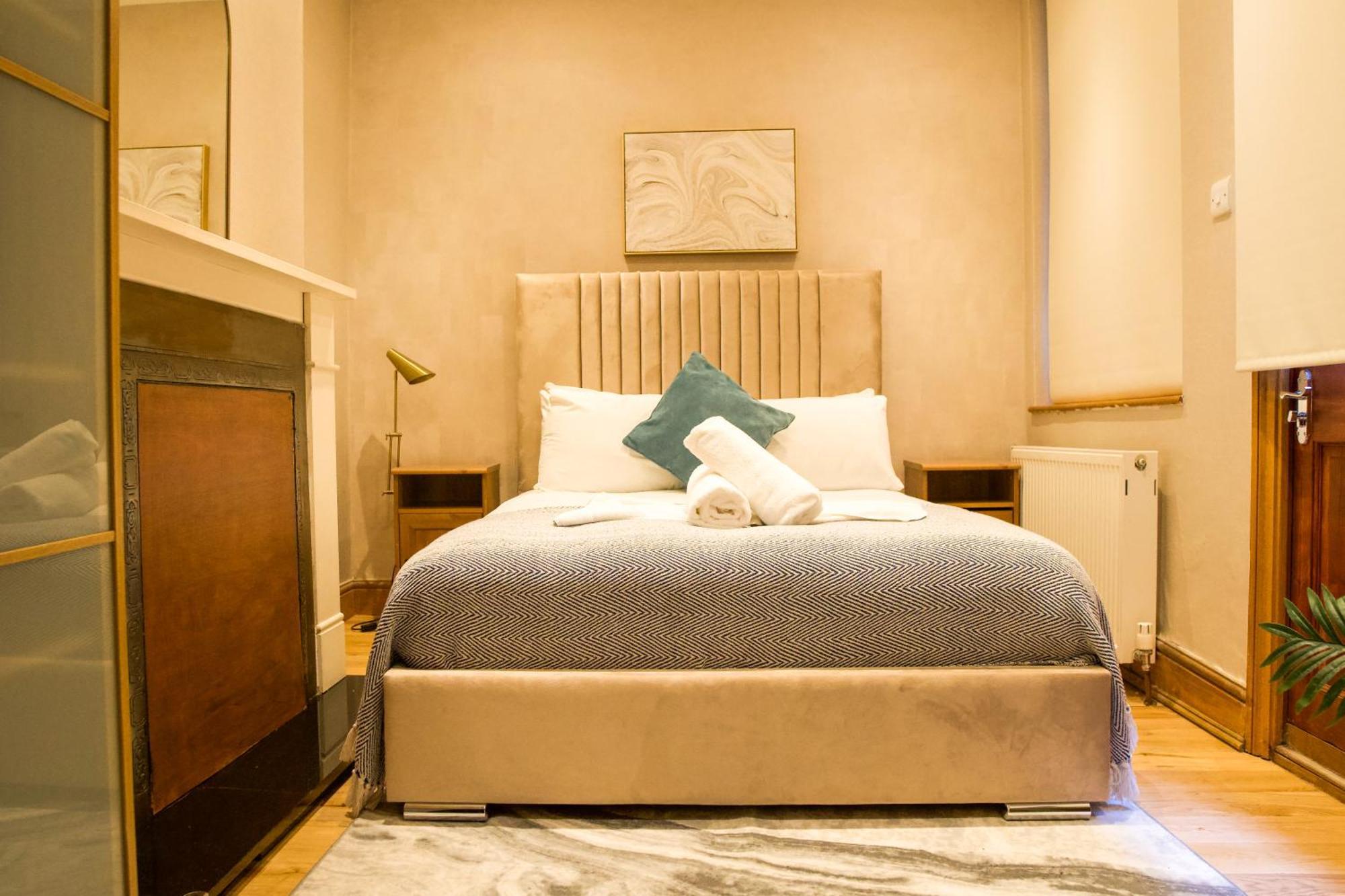 Imperial Earls Court Apartments Лондон Экстерьер фото