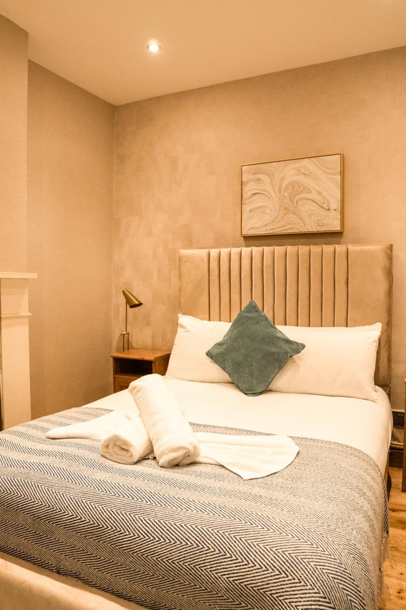Imperial Earls Court Apartments Лондон Экстерьер фото
